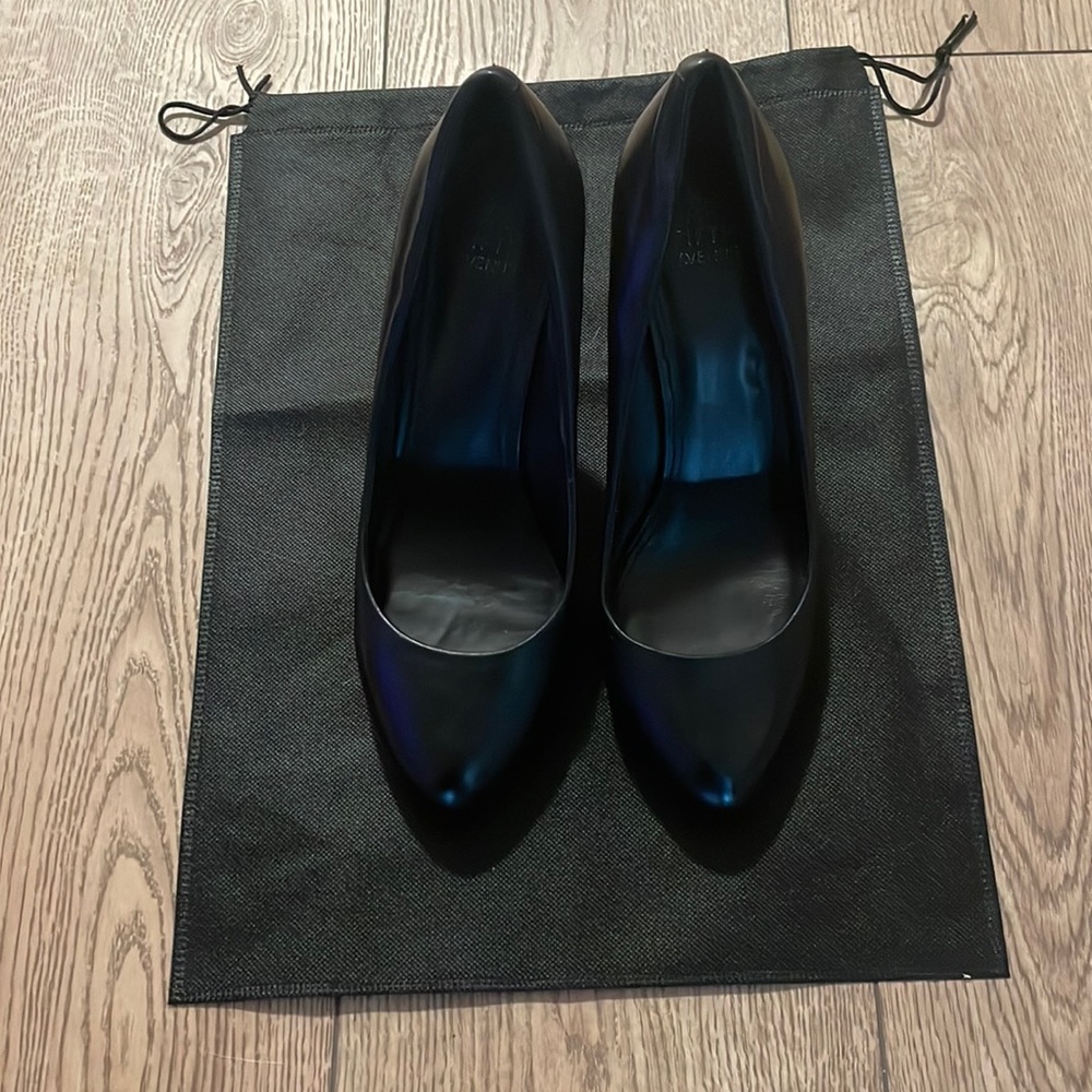 Saks Fifth Avenue Black Pumps